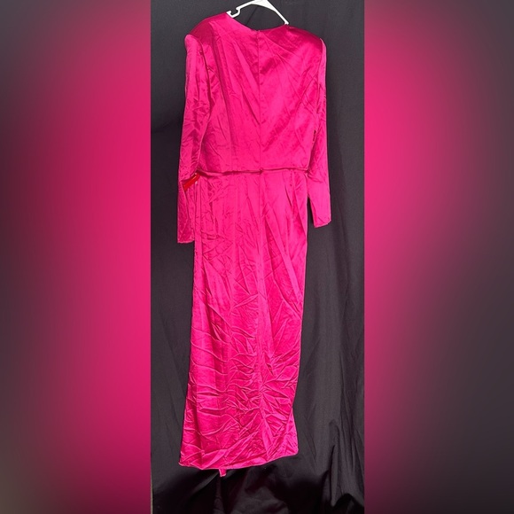 IEENA FOR MAC DUGGAL 26676 NWOT
Satin Structured Bow Draped Column Gown - Picture 5 of 6